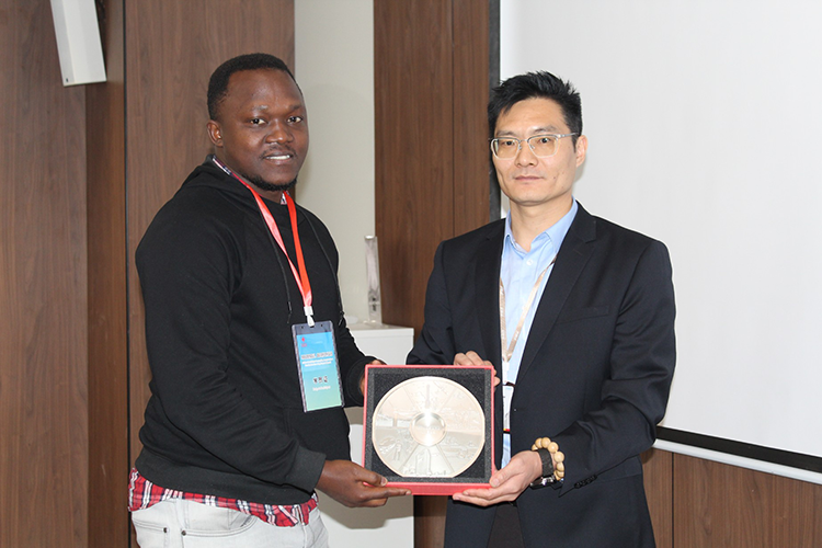 Gift Presentation Photo 1